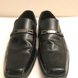 Men’s black dress shoes
